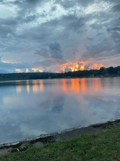 Serenity Sunset Brocton ภายนอก รูปภาพ